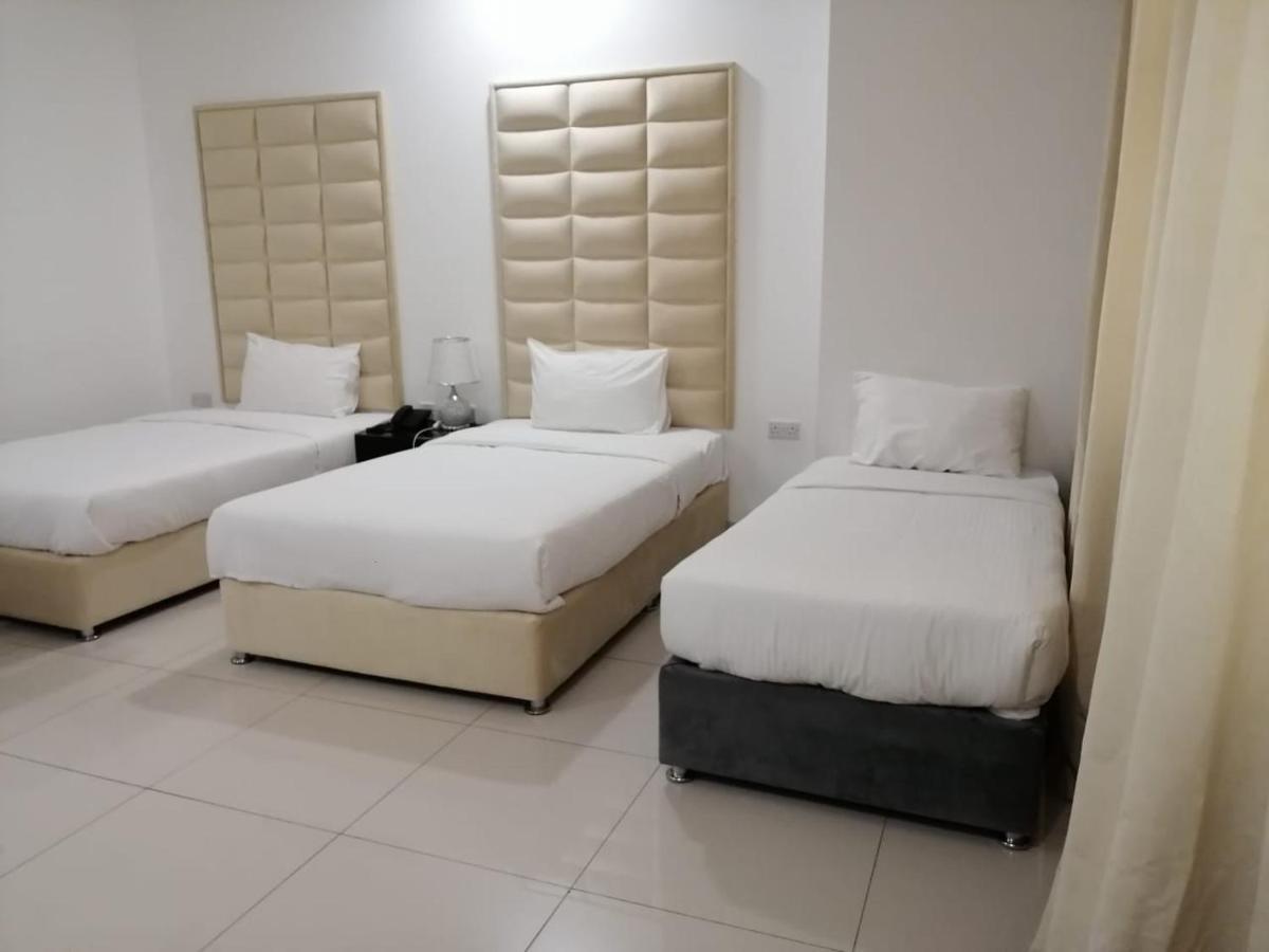 Parkside Plaza Muscat Hotel Buitenkant foto