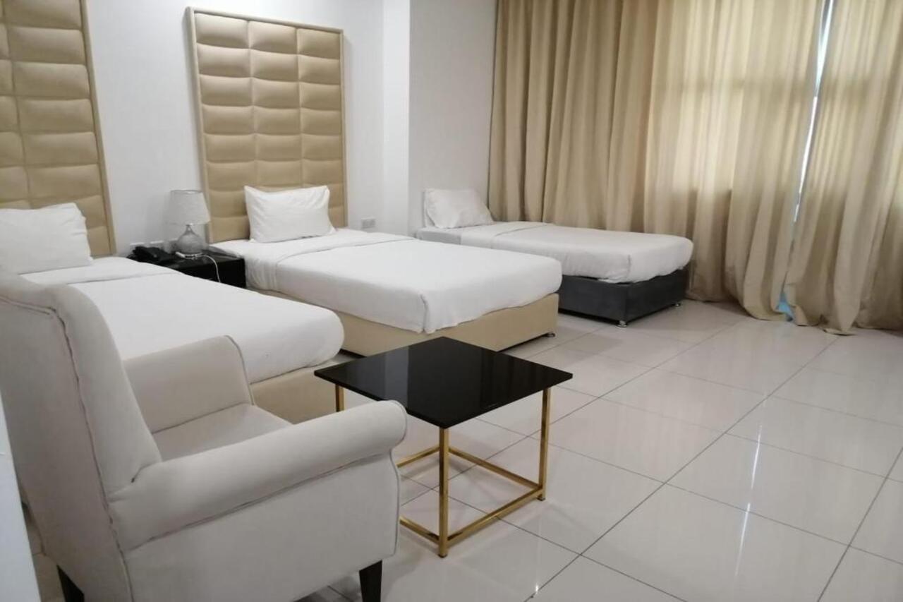 Parkside Plaza Muscat Hotel Buitenkant foto
