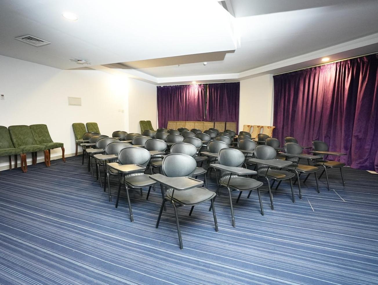 Parkside Plaza Muscat Hotel Buitenkant foto