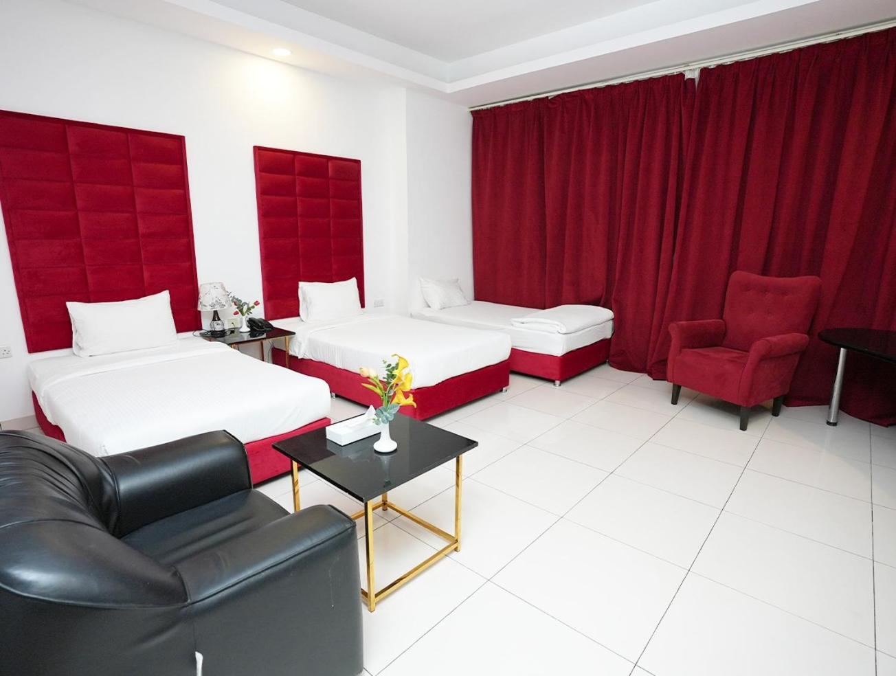 Parkside Plaza Muscat Hotel Buitenkant foto