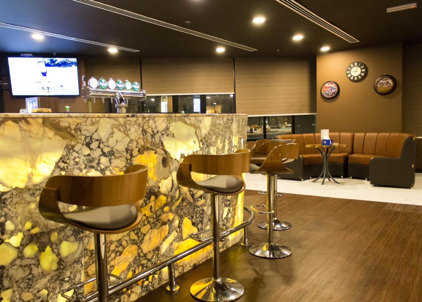 Parkside Plaza Muscat Hotel Buitenkant foto