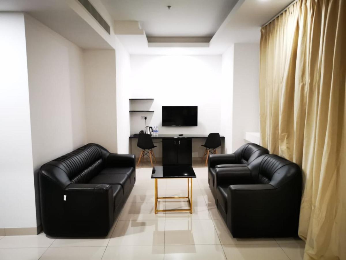 Parkside Plaza Muscat Hotel Buitenkant foto