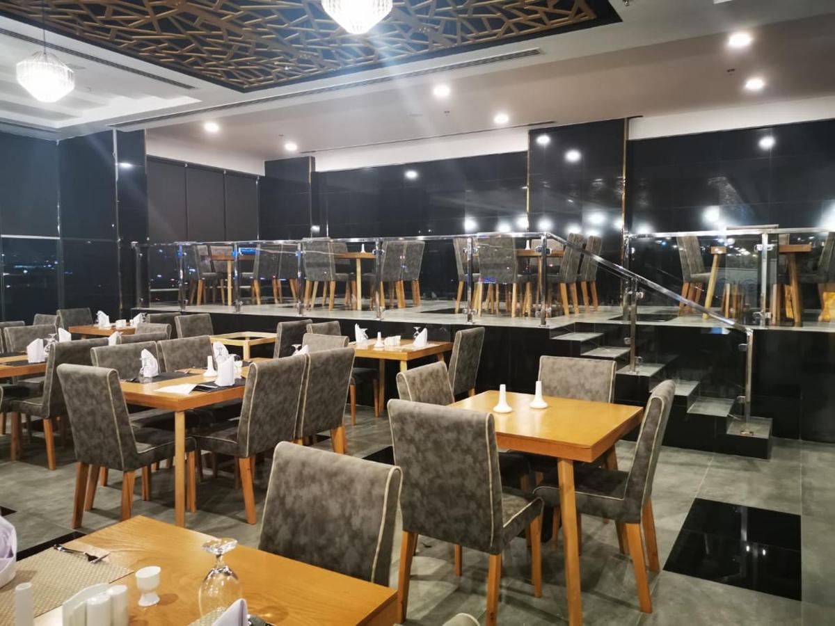 Parkside Plaza Muscat Hotel Buitenkant foto