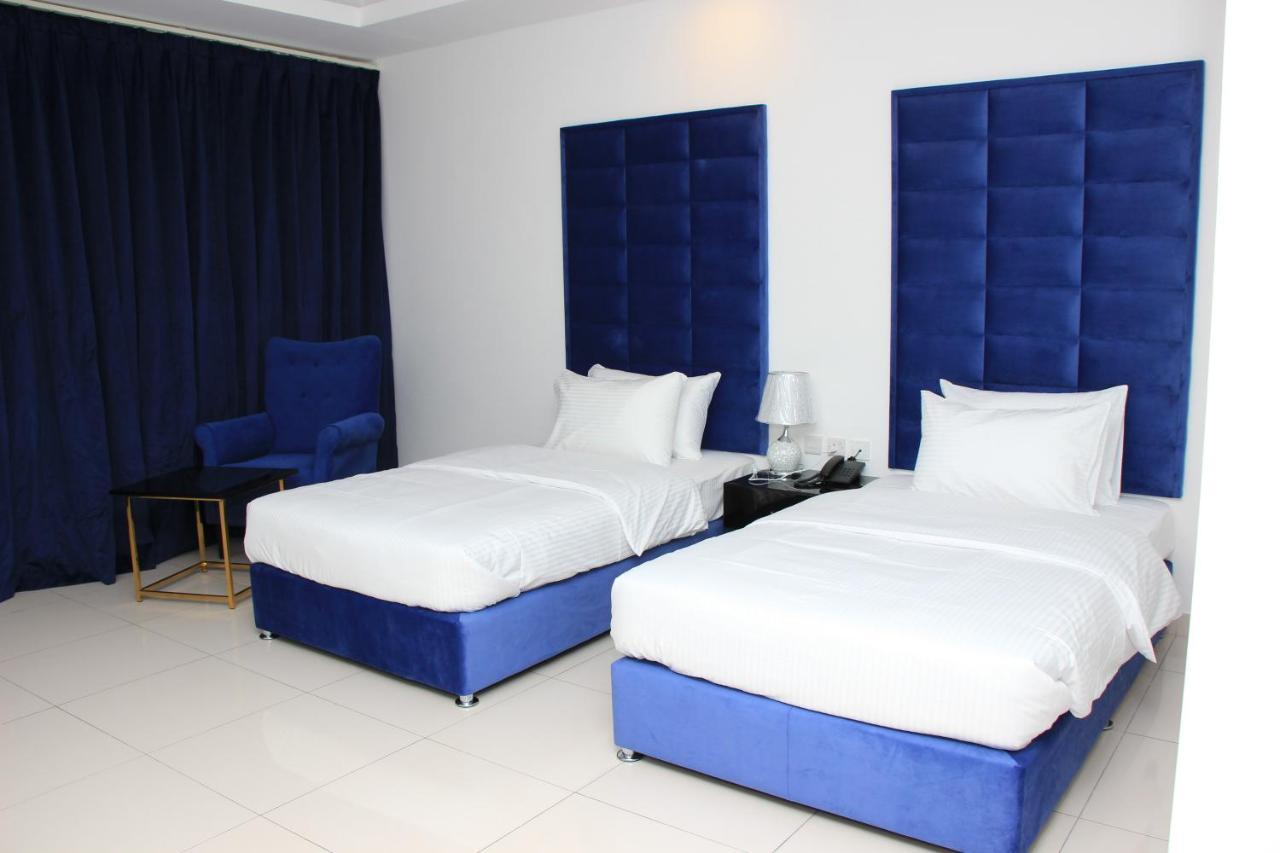 Parkside Plaza Muscat Hotel Buitenkant foto