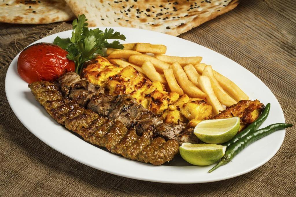 Parkside Plaza Muscat Hotel Buitenkant foto