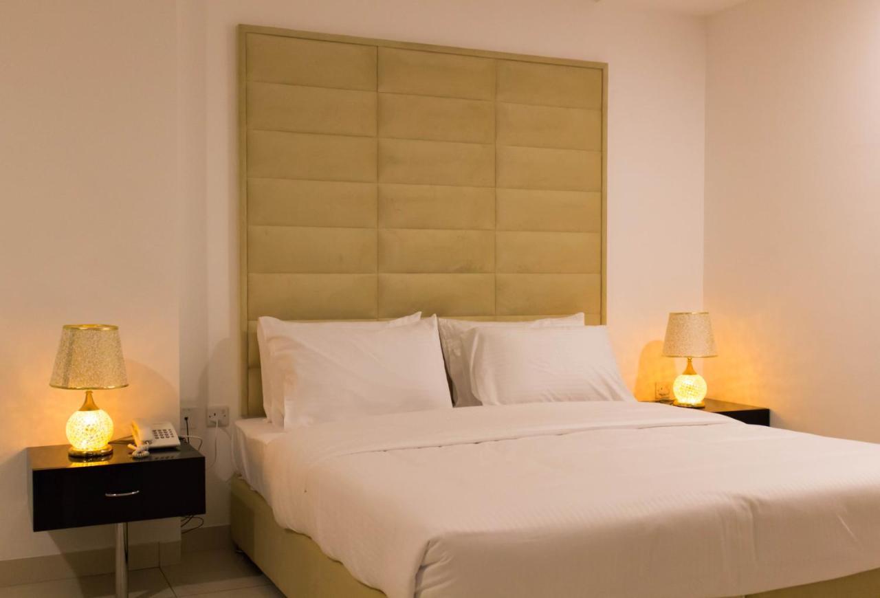 Parkside Plaza Muscat Hotel Buitenkant foto