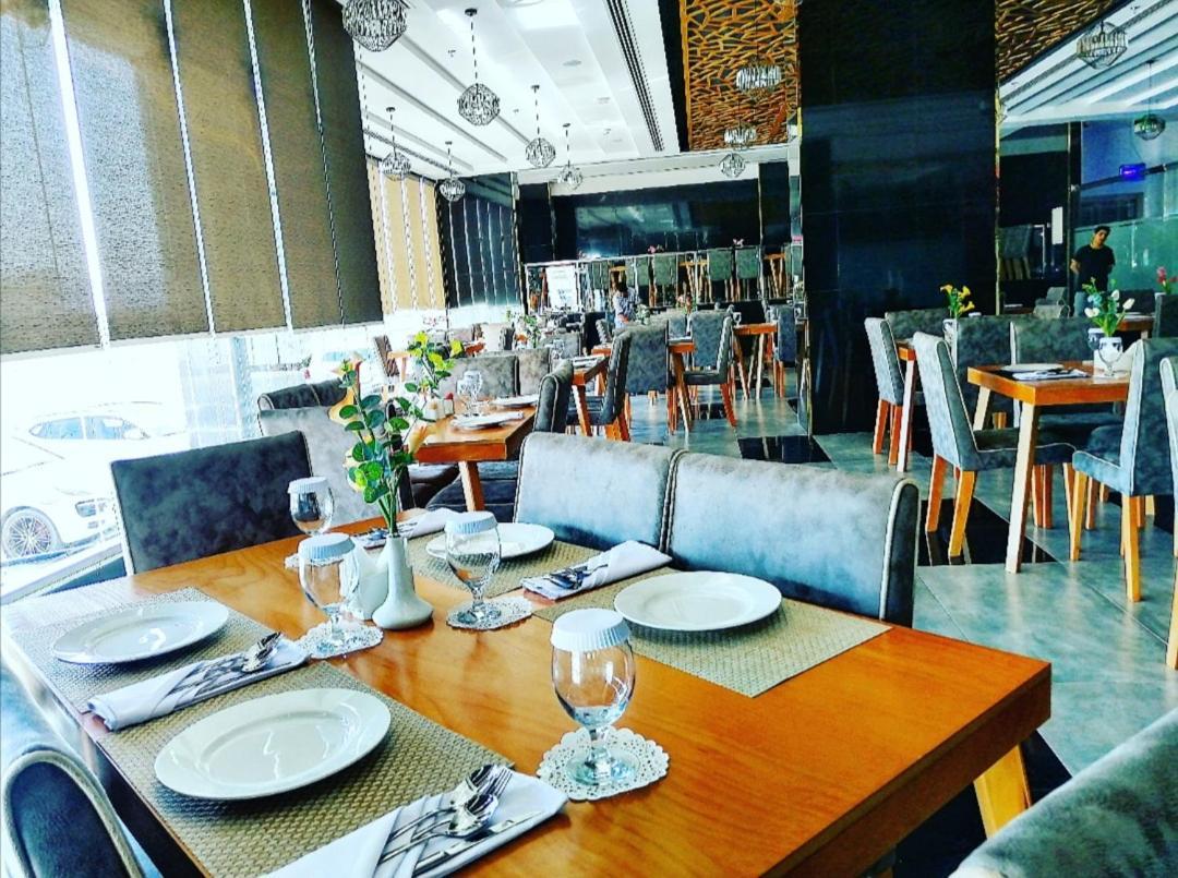 Parkside Plaza Muscat Hotel Buitenkant foto