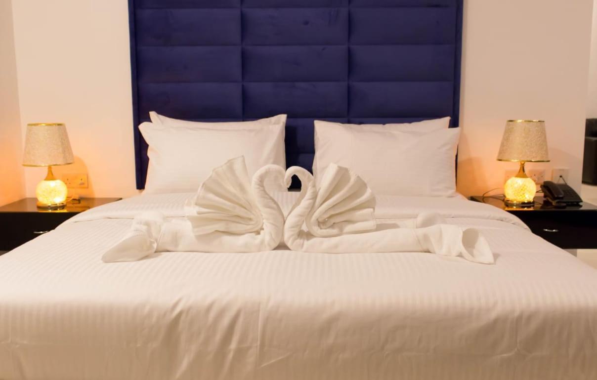 Parkside Plaza Muscat Hotel Buitenkant foto